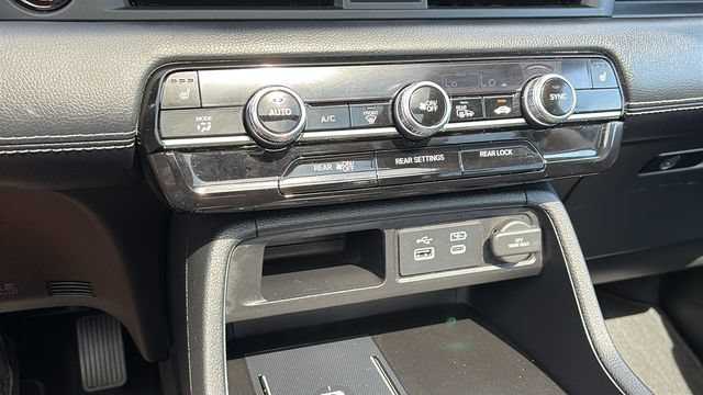 Used 2025 Honda Pilot Touring image 19