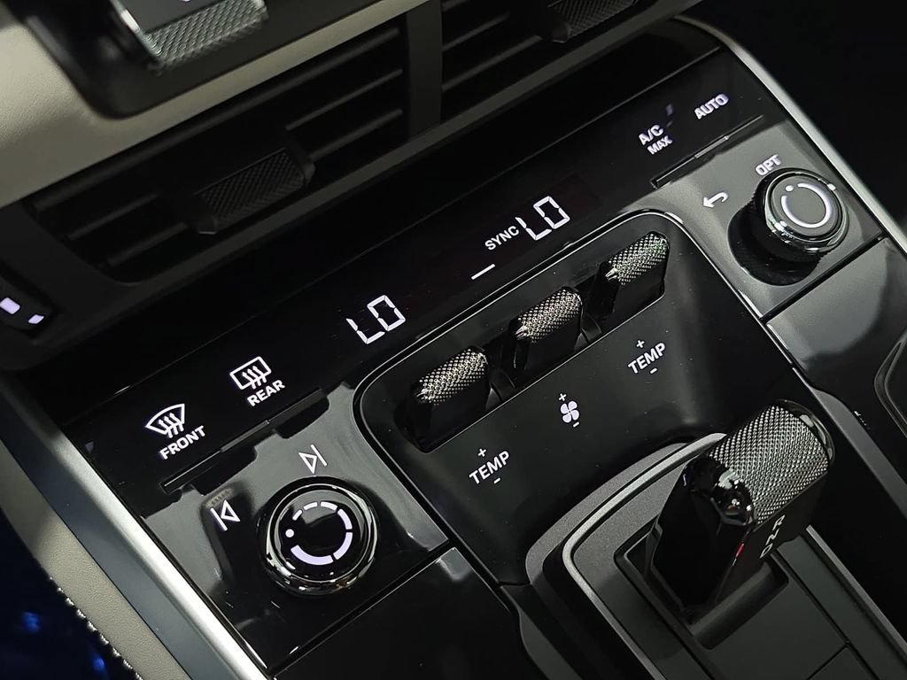 Certified 2025 Porsche 911 Carrera RWD image 19