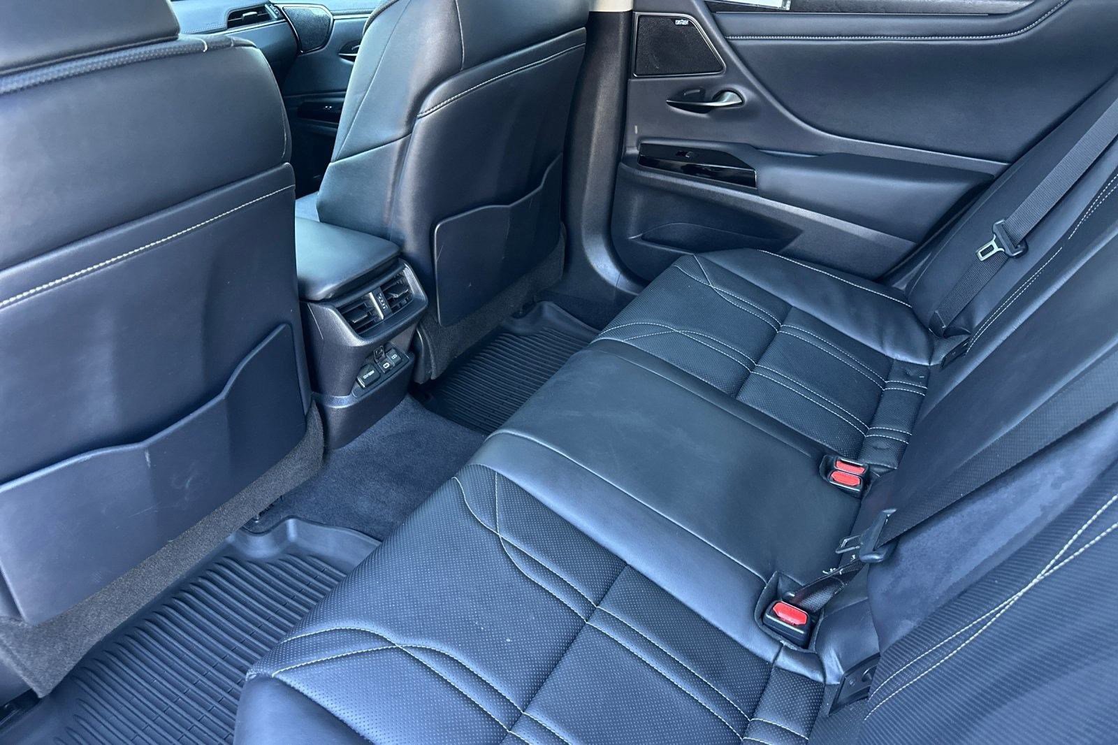 Certified 2025 Lexus ES 300h w/ Luxury Package image 29