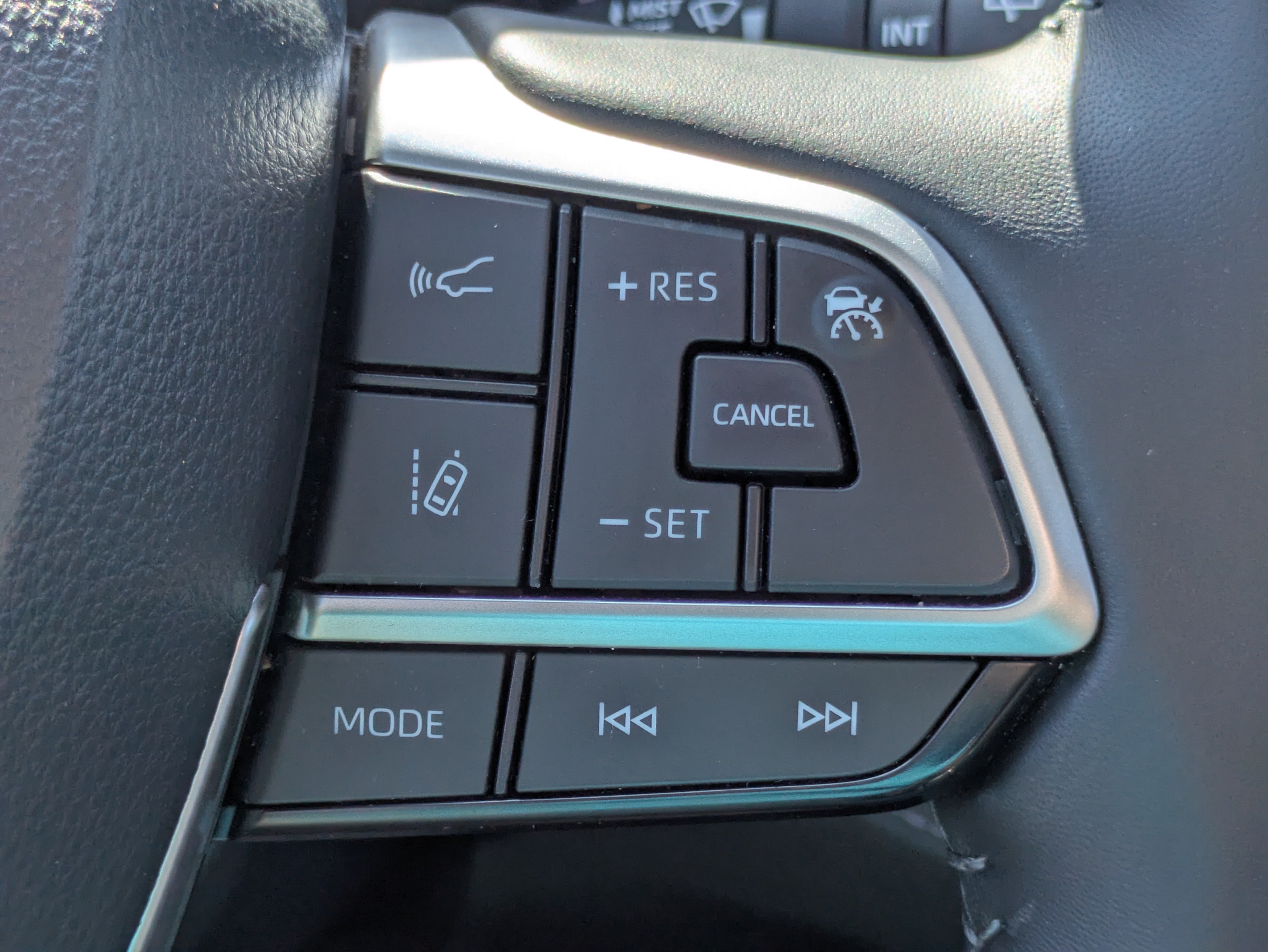 Certified 2024 Toyota Highlander XLE FWD image 23