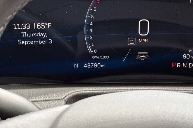 Certified 2025 Cadillac XT4 Premium Luxury FWD image 28