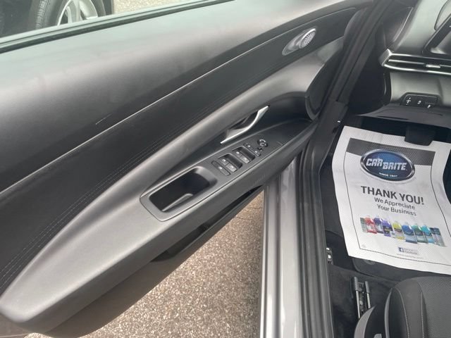 Certified 2025 Hyundai Elantra SE FWD image 16