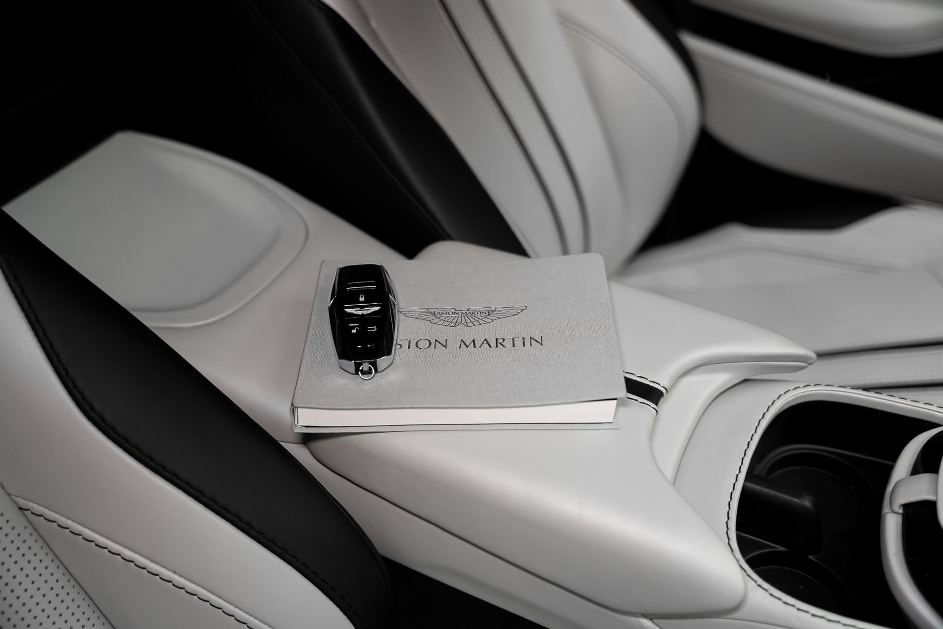 Used 2023 Aston Martin V8 Vantage Coupe RWD image 70