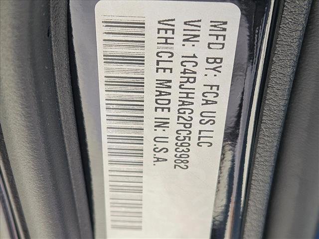 Used 2023 Jeep Grand Cherokee Laredo image 23