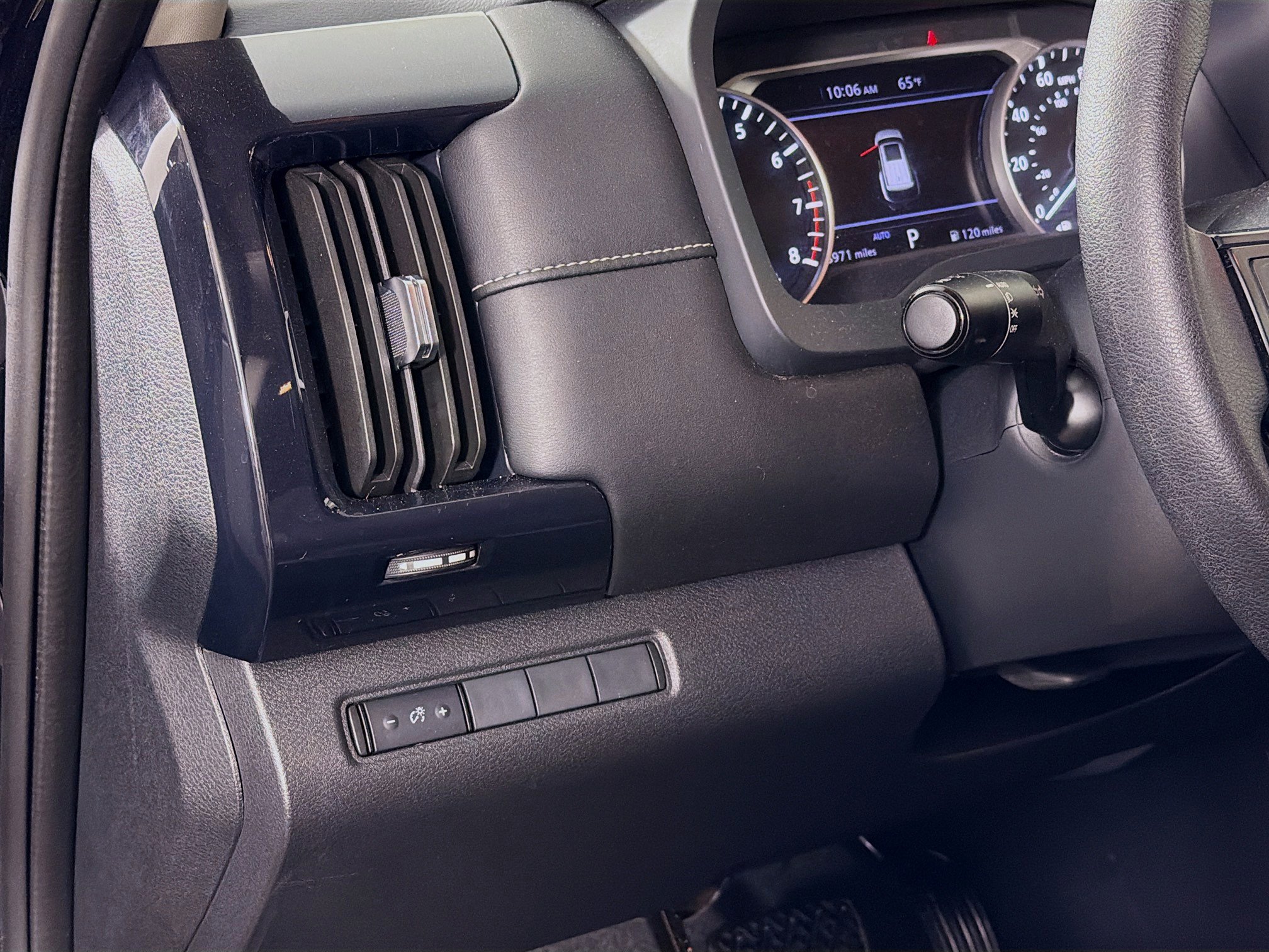 Used 2024 Nissan Pathfinder S image 11