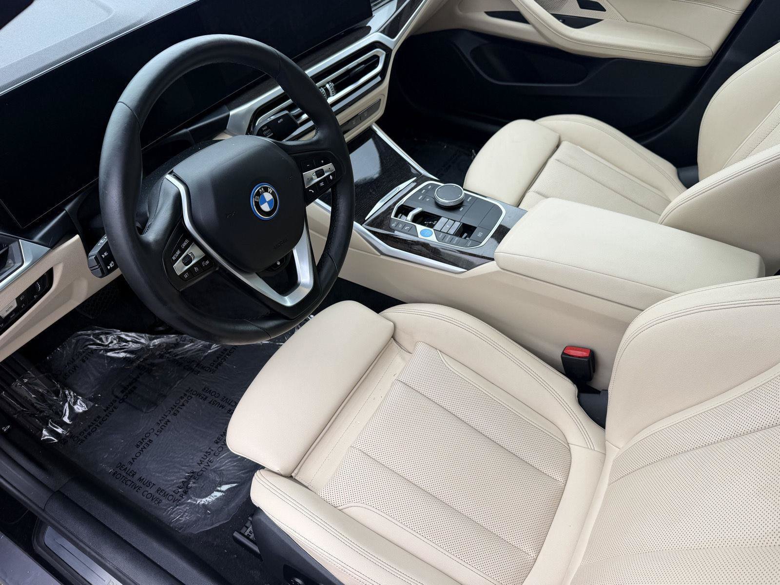 Used 2023 BMW i4 eDrive40 w/ Premium Package RWD image 11