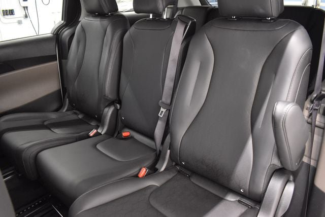 Used 2026 Kia Carnival FWD image 7