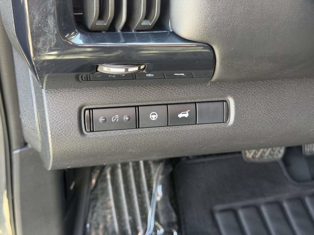 Used 2025 Nissan Pathfinder SV FWD image 25
