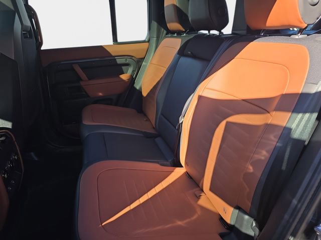 Used 2025 Land Rover Defender 110 image 16