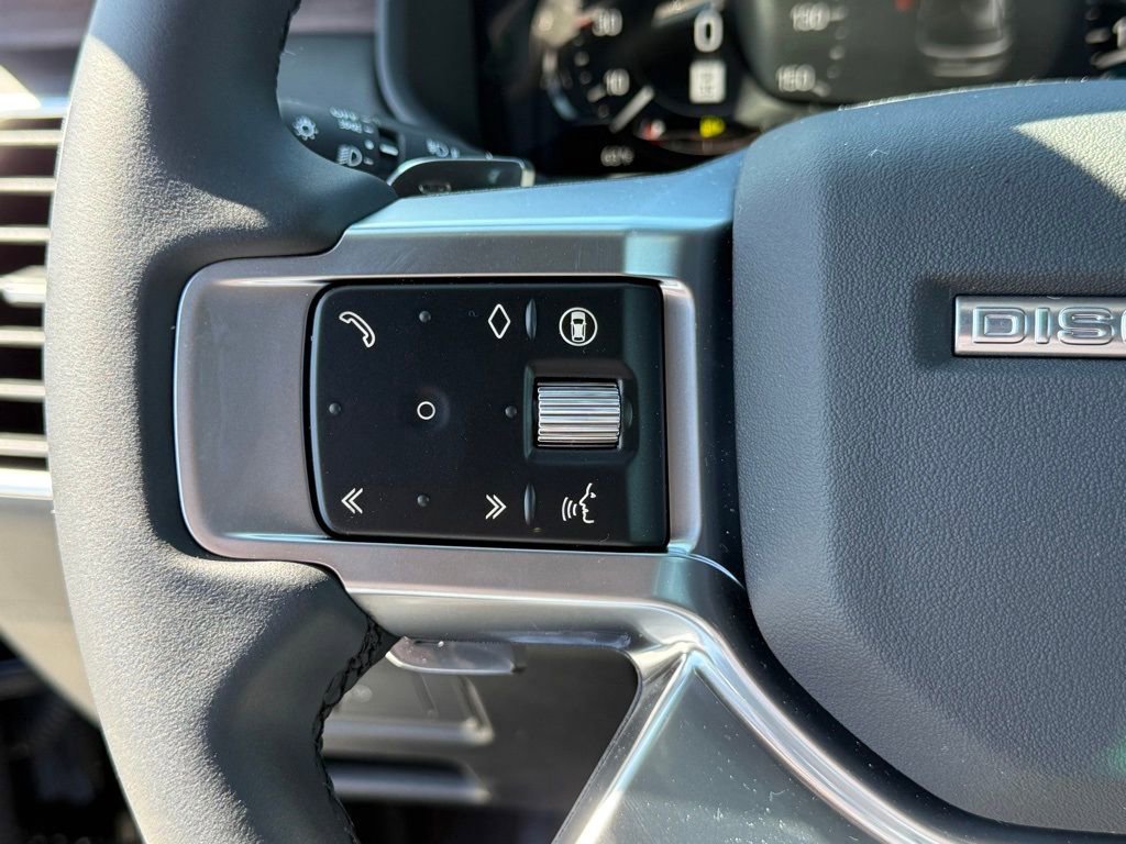 New 2025 Land Rover Discovery Dynamic SE AWD/4WD image 17