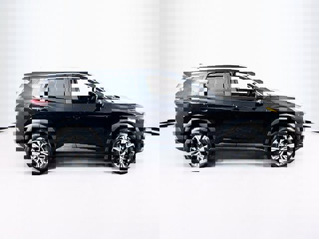 Certified 2023 Nissan Rogue SV w/ SV Premium B Package image 4