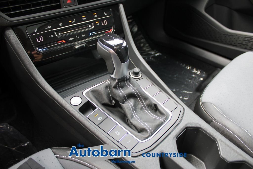 Certified 2025 Volkswagen Jetta SE FWD image 16