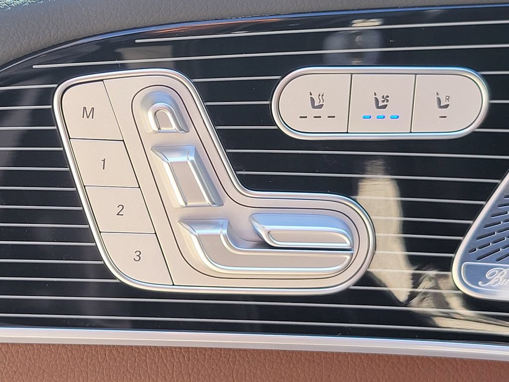 Used 2025 Mercedes-Benz GLS 450 4MATIC image 17