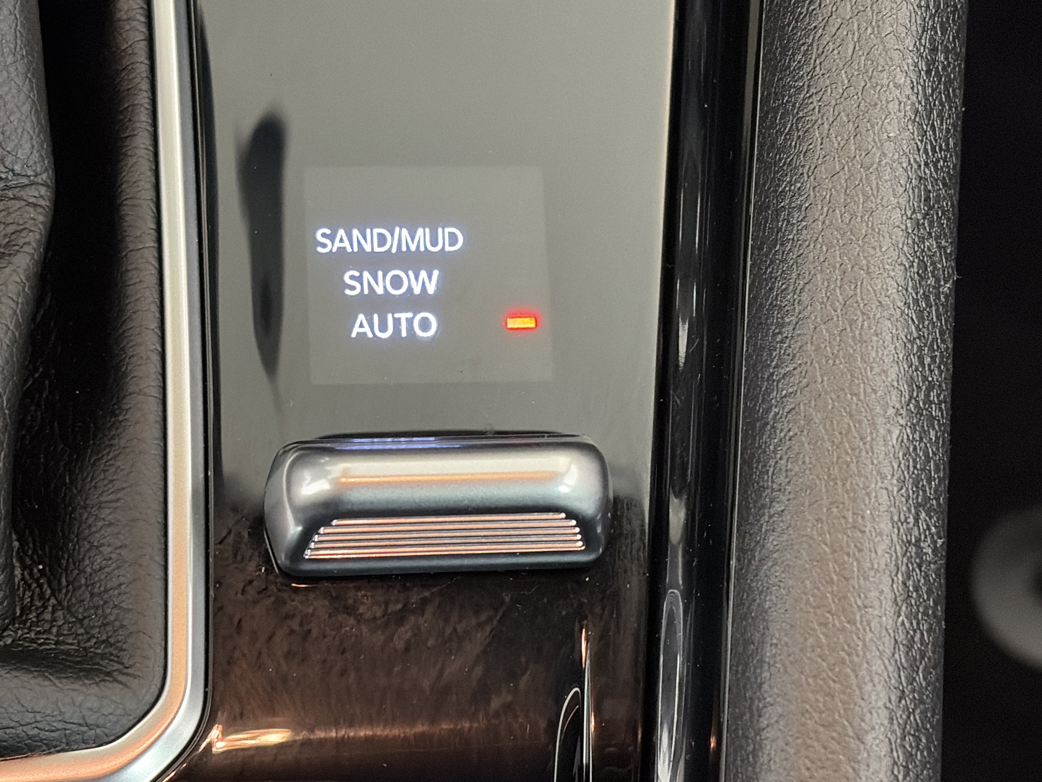 Used 2024 Jeep Compass Latitude w/ Convenience Group AWD/4WD image 23