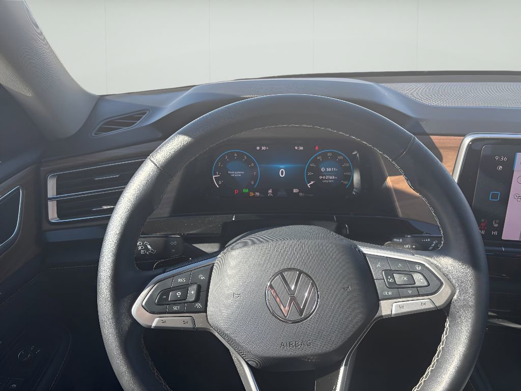 Used 2025 Volkswagen Atlas SE image 25