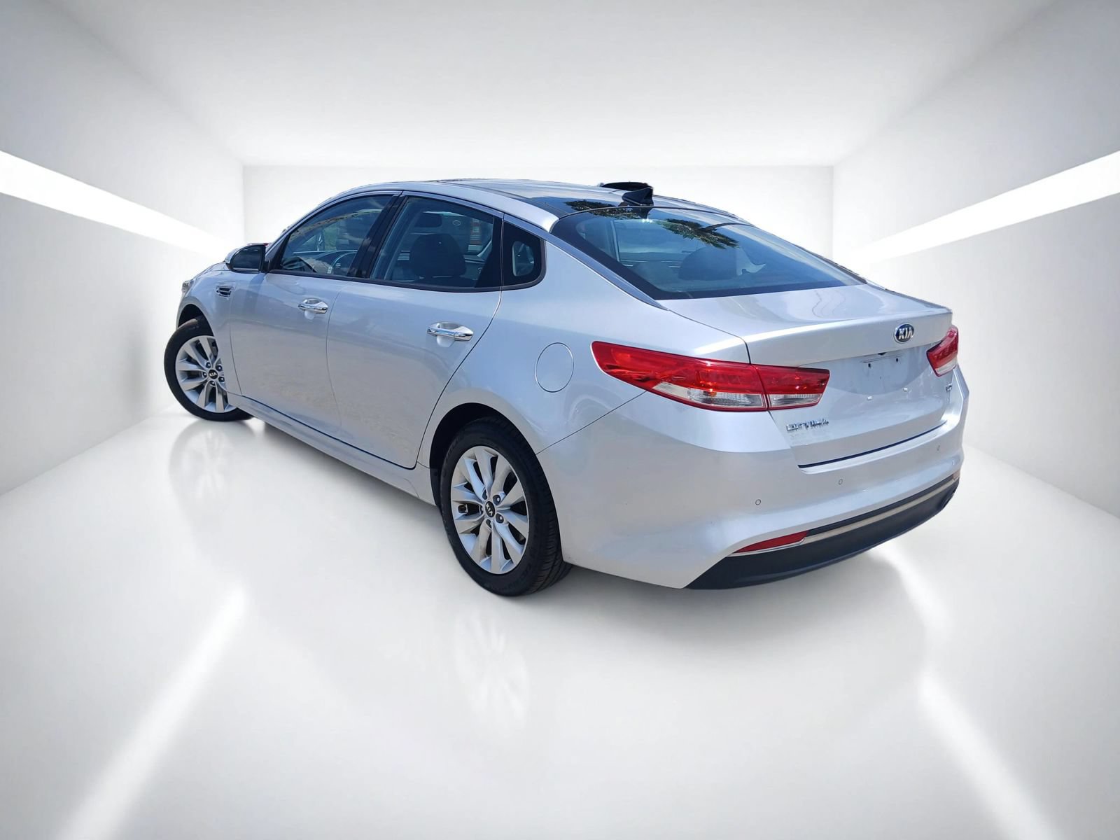 Used 2017 Kia Optima EX w/ Premium Package FWD image 5