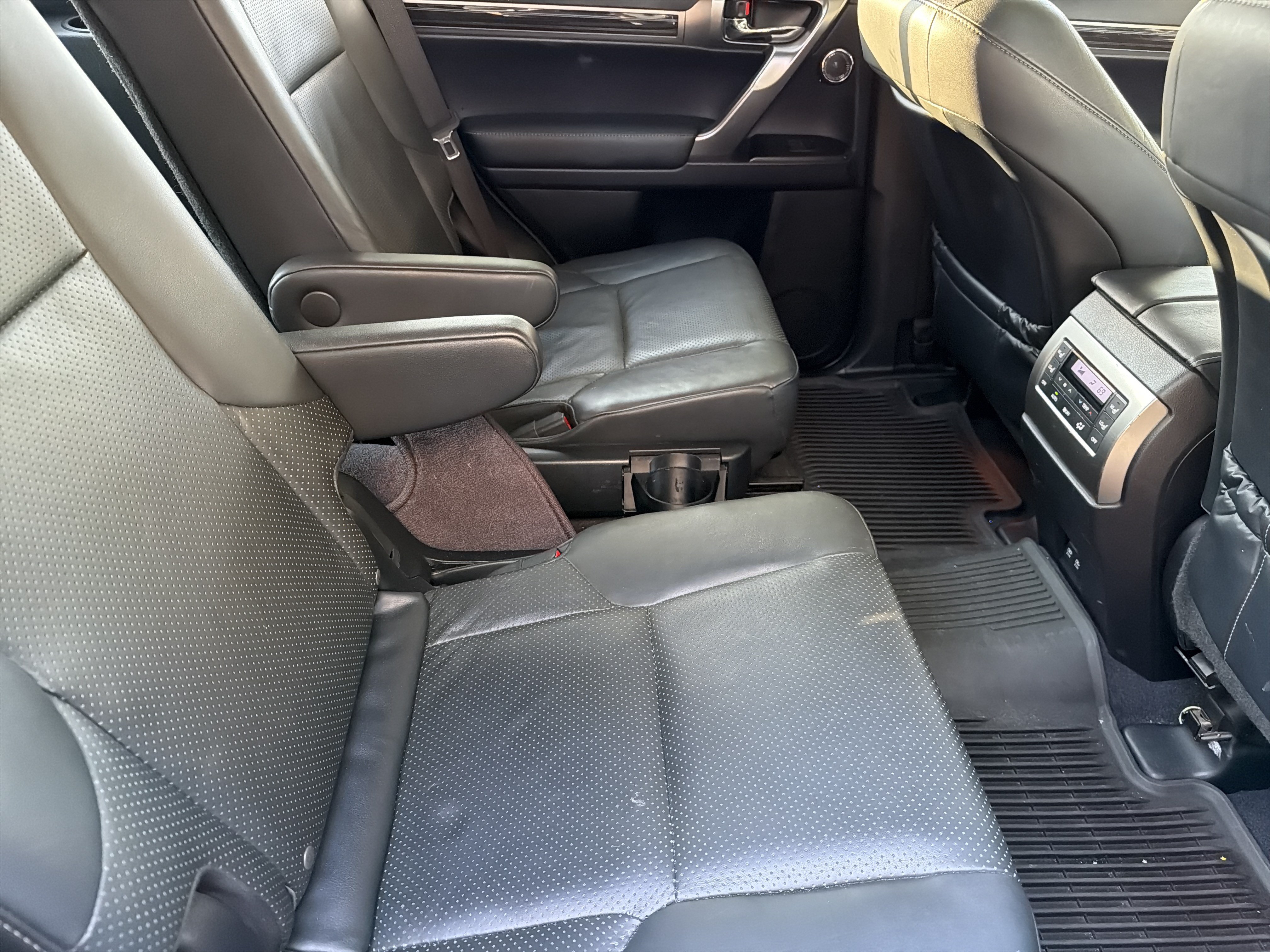 Certified 2023 Lexus GX 460 Luxury w/ Sport Design Package AWD/4WD image 39