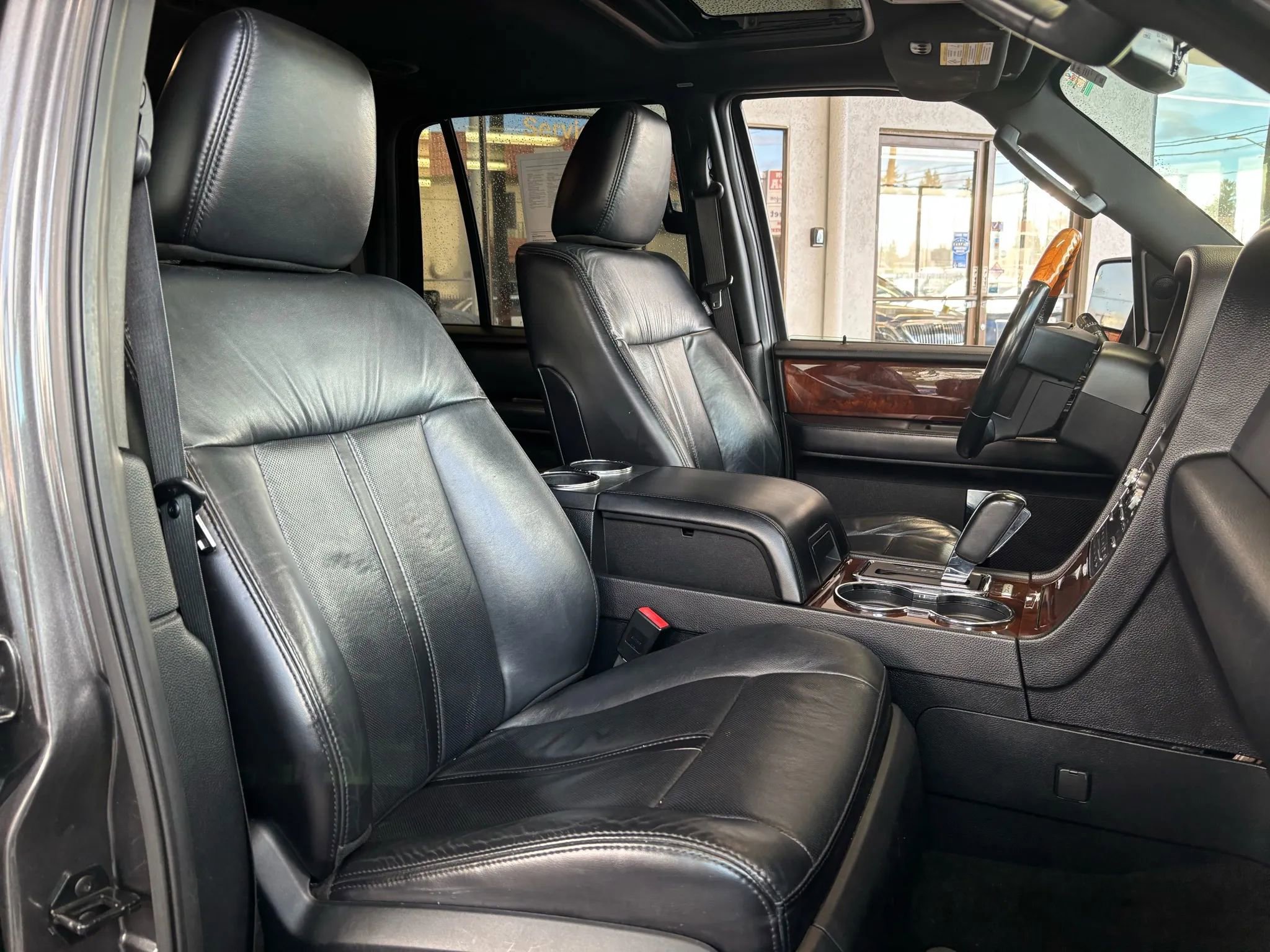 Used 2016 Lincoln Navigator L Select image 25