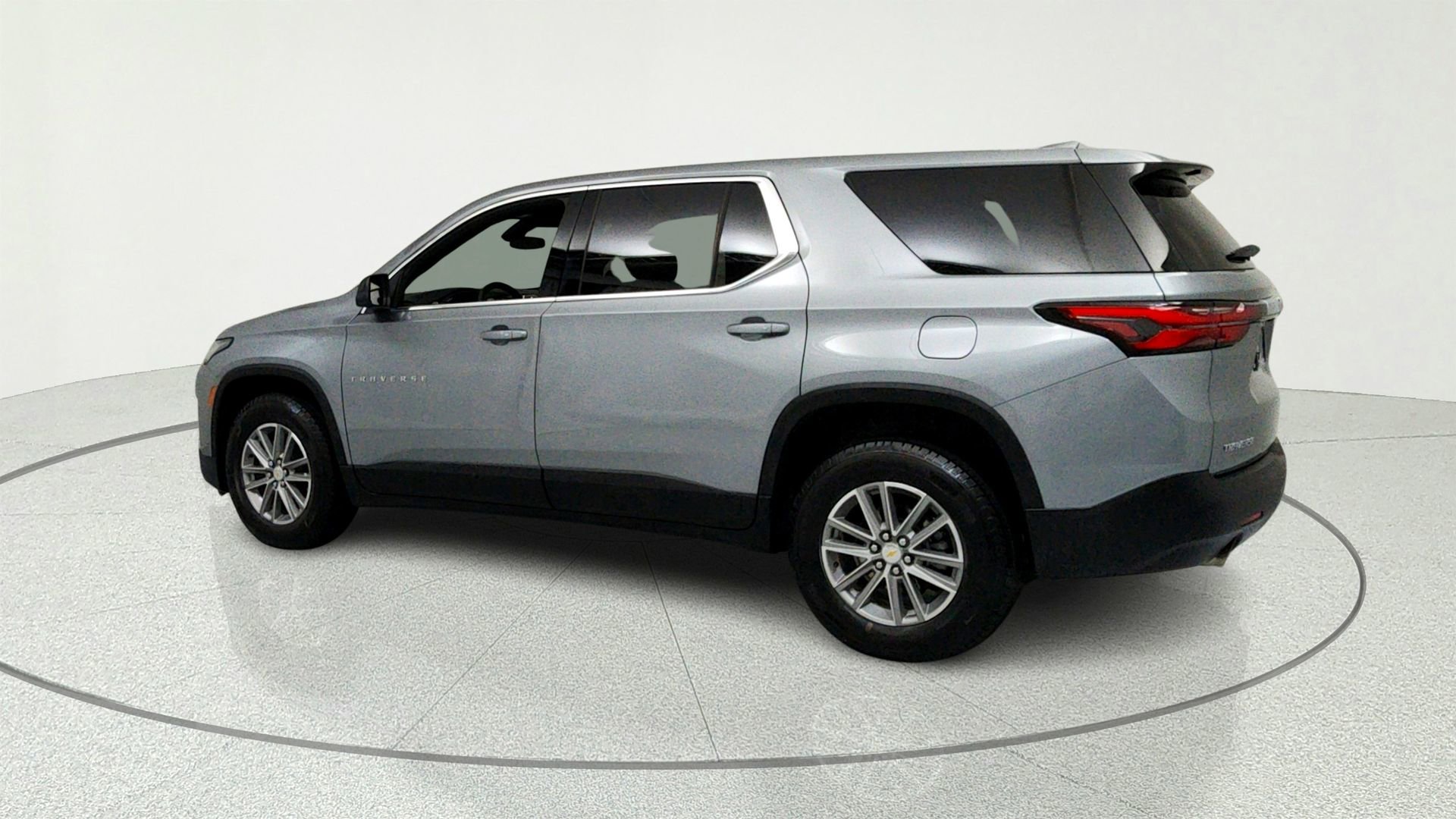 Used 2023 Chevrolet Traverse LS FWD image 3