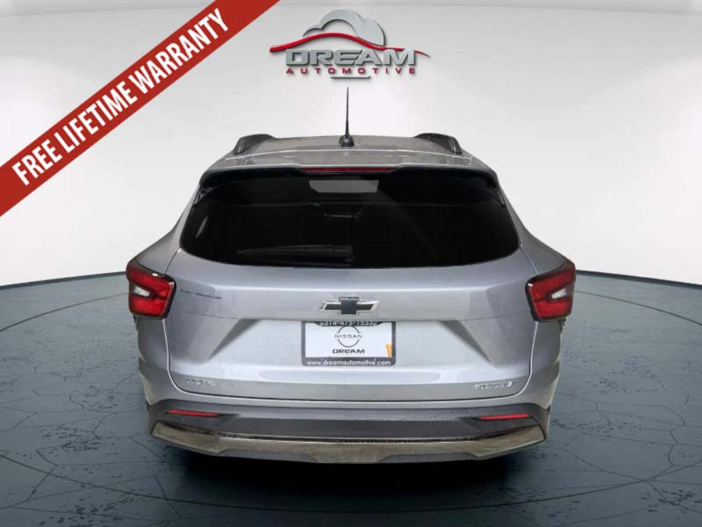 Used 2025 Chevrolet Trax ACTIV w/ Sunroof Package FWD image 11