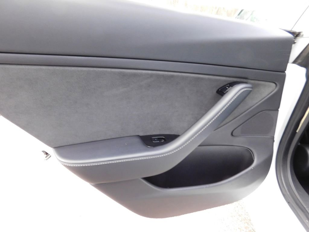 Used 2018 Tesla Model 3 Long Range image 9