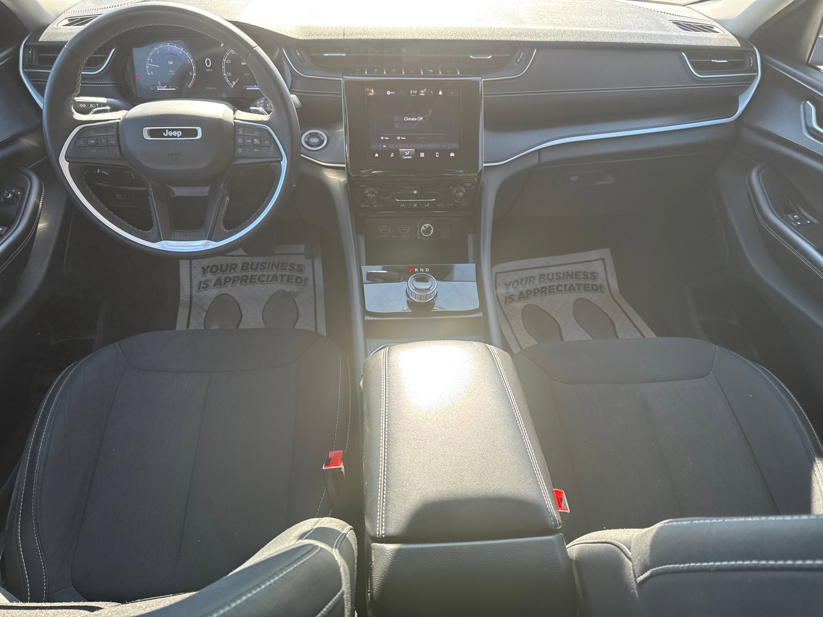 Used 2024 Jeep Grand Cherokee Laredo image 21