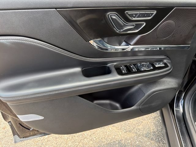 Certified 2024 Lincoln Corsair FWD image 12
