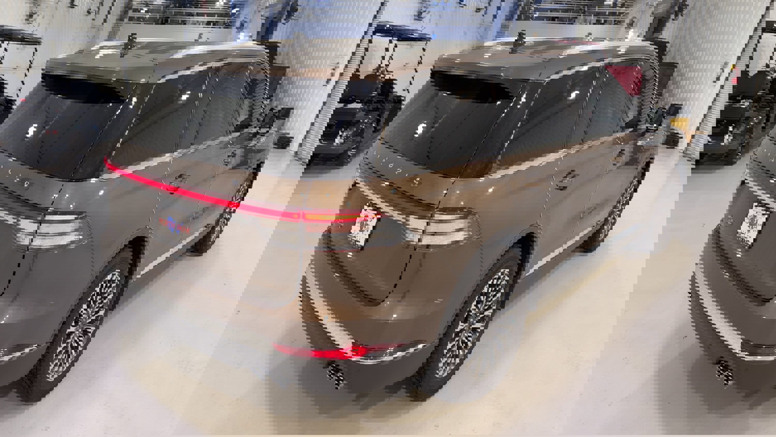 Used 2022 Lincoln Aviator Reserve w/ Equipment Group 201A image 9