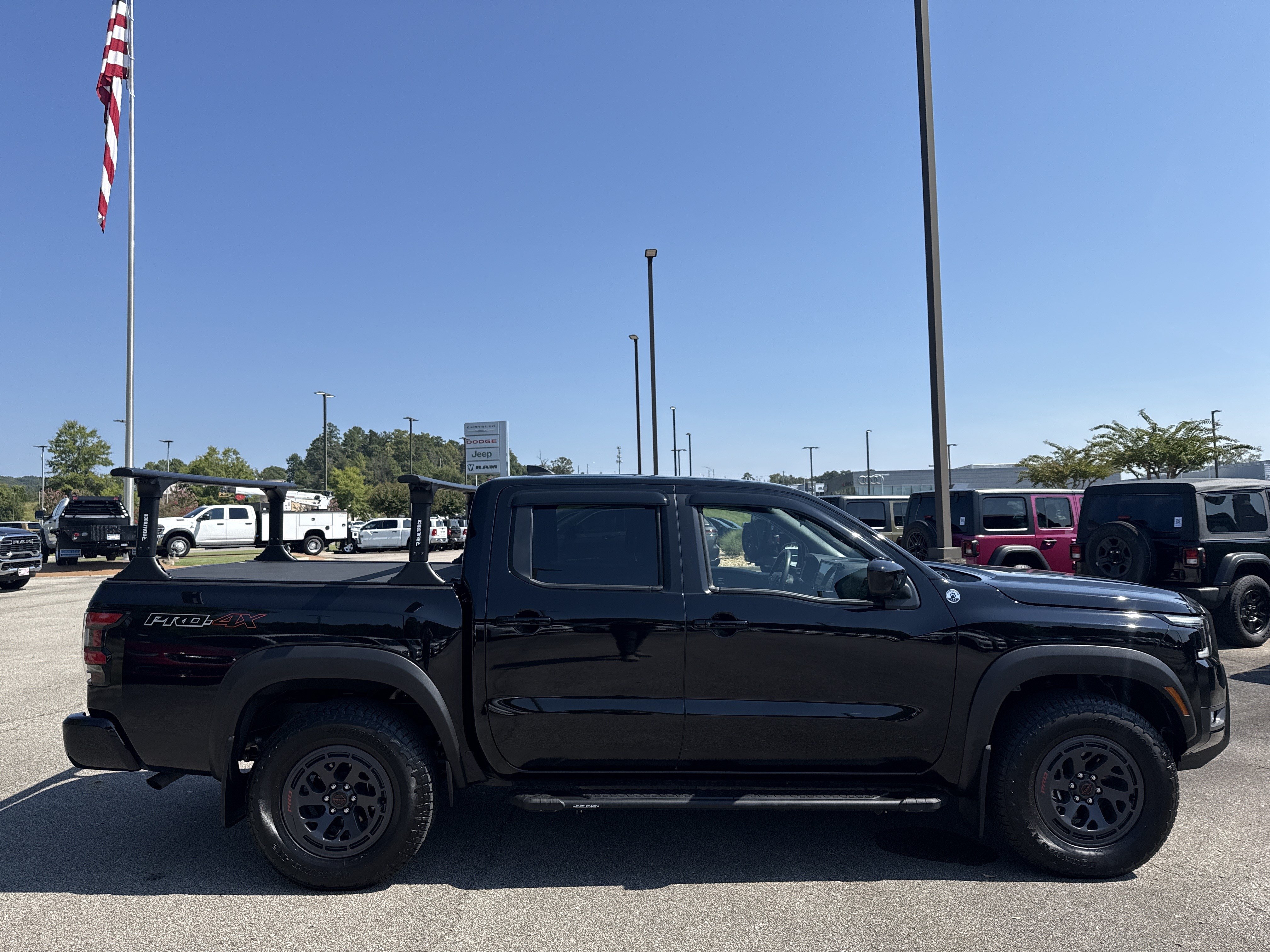 Used 2025 Nissan Frontier PRO-4X AWD/4WD image 8