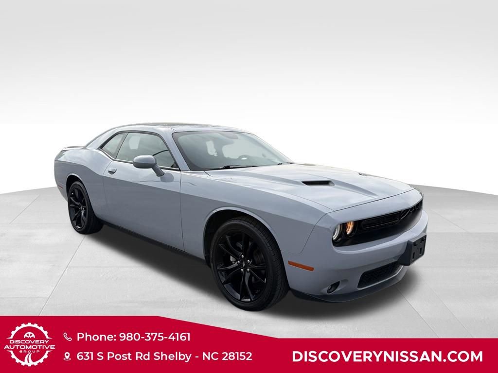 Used 2022 Dodge Challenger SXT w/ Blacktop Package image 4