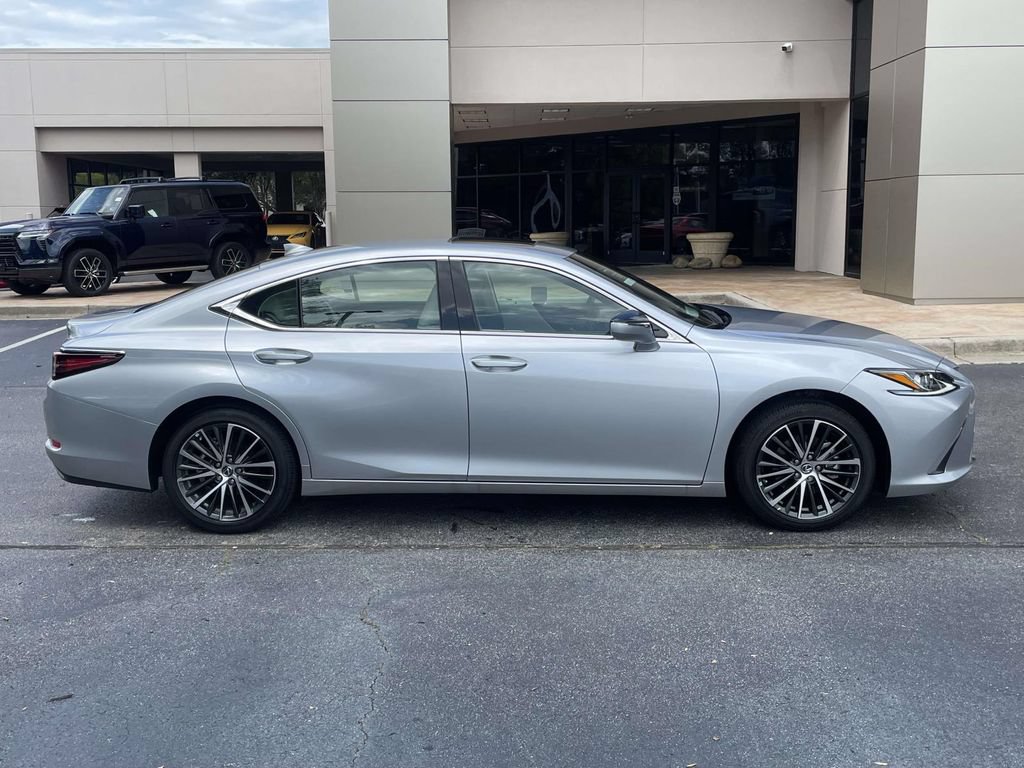 Used 2025 Lexus ES 350 w/ Premium Package FWD image 2