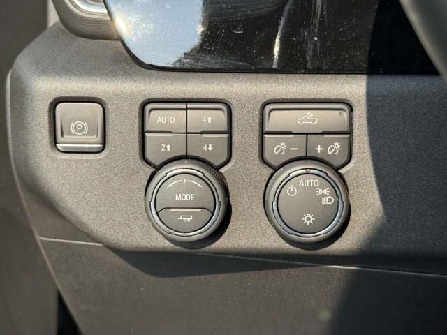 Used 2023 Chevrolet Silverado 1500 LT AWD/4WD image 18