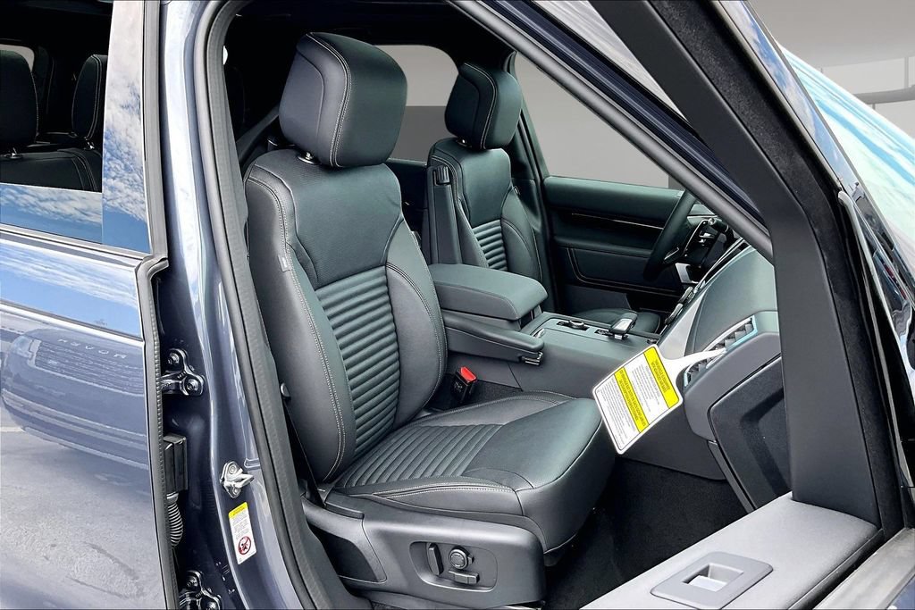 New 2026 Land Rover Discovery S AWD/4WD image 12