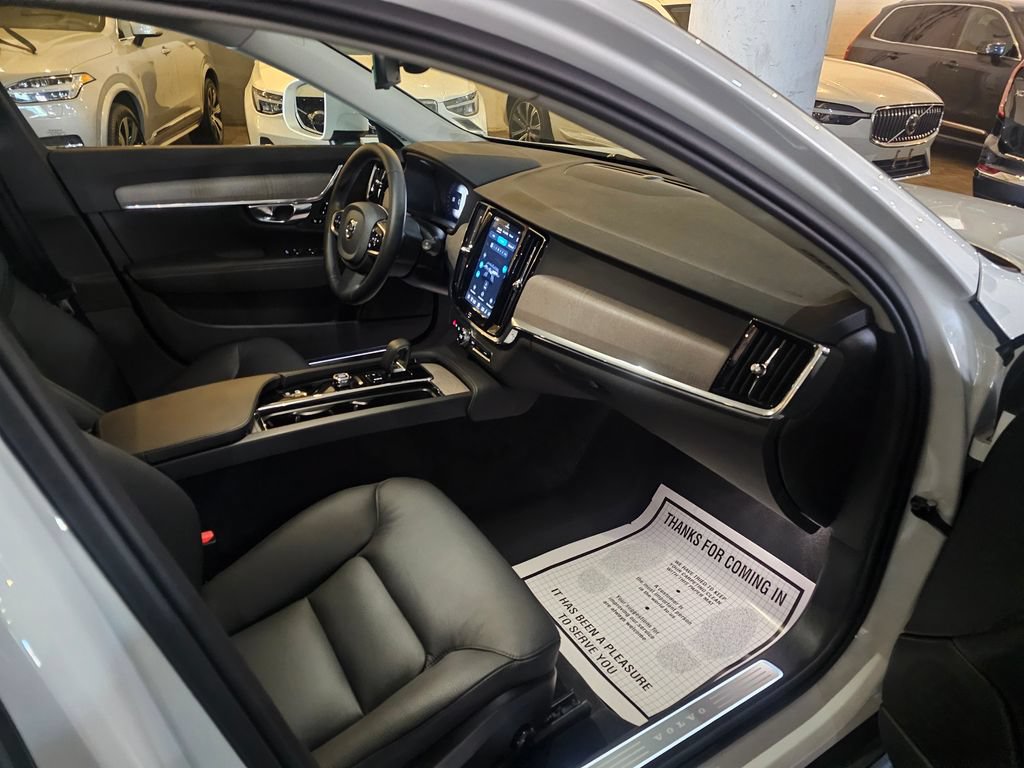 Certified 2025 Volvo V90 B6 Cross Country Plus AWD/4WD image 10