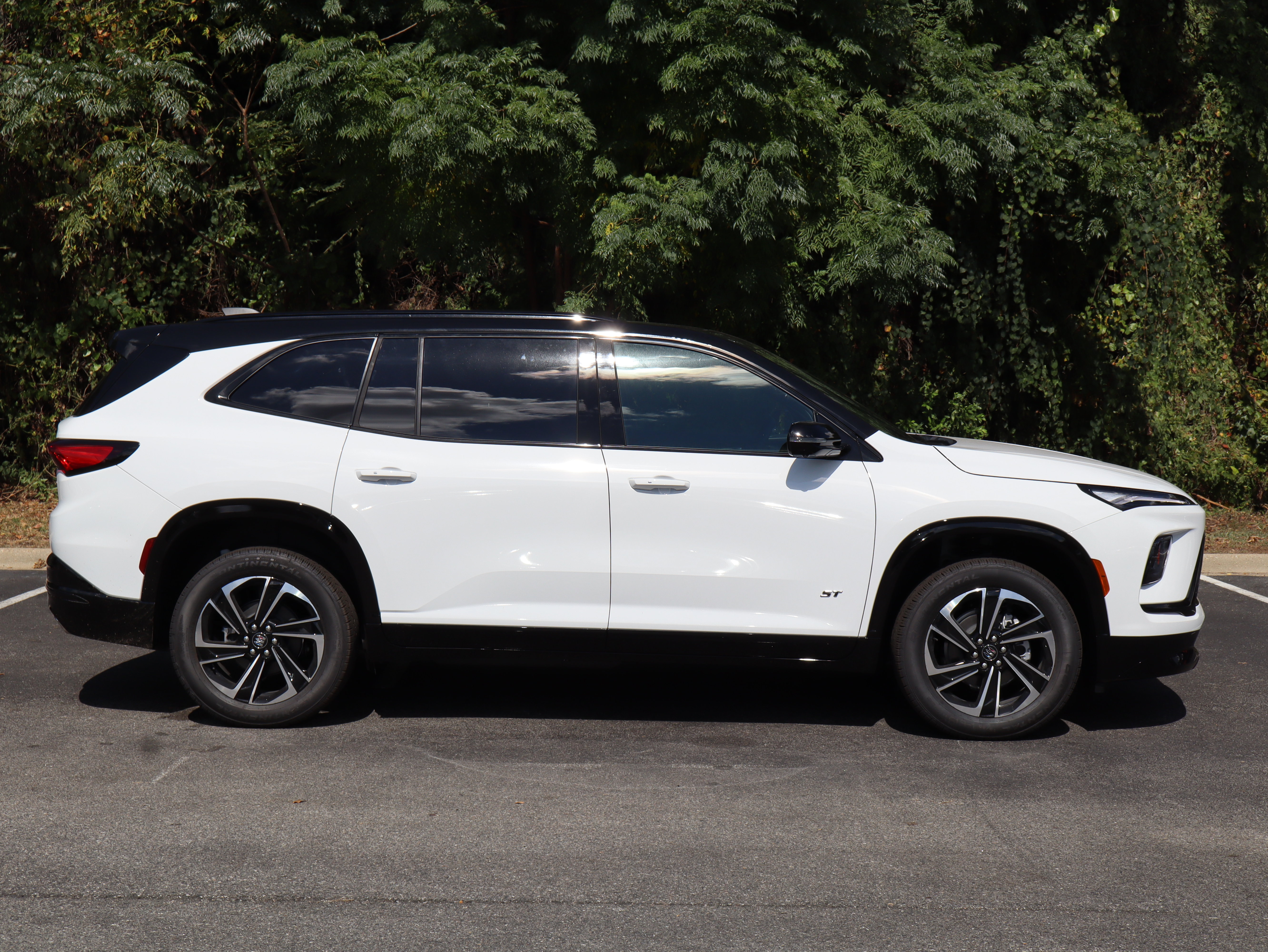 New 2027 Buick Enclave Sport Touring w/ Power Package FWD image 11
