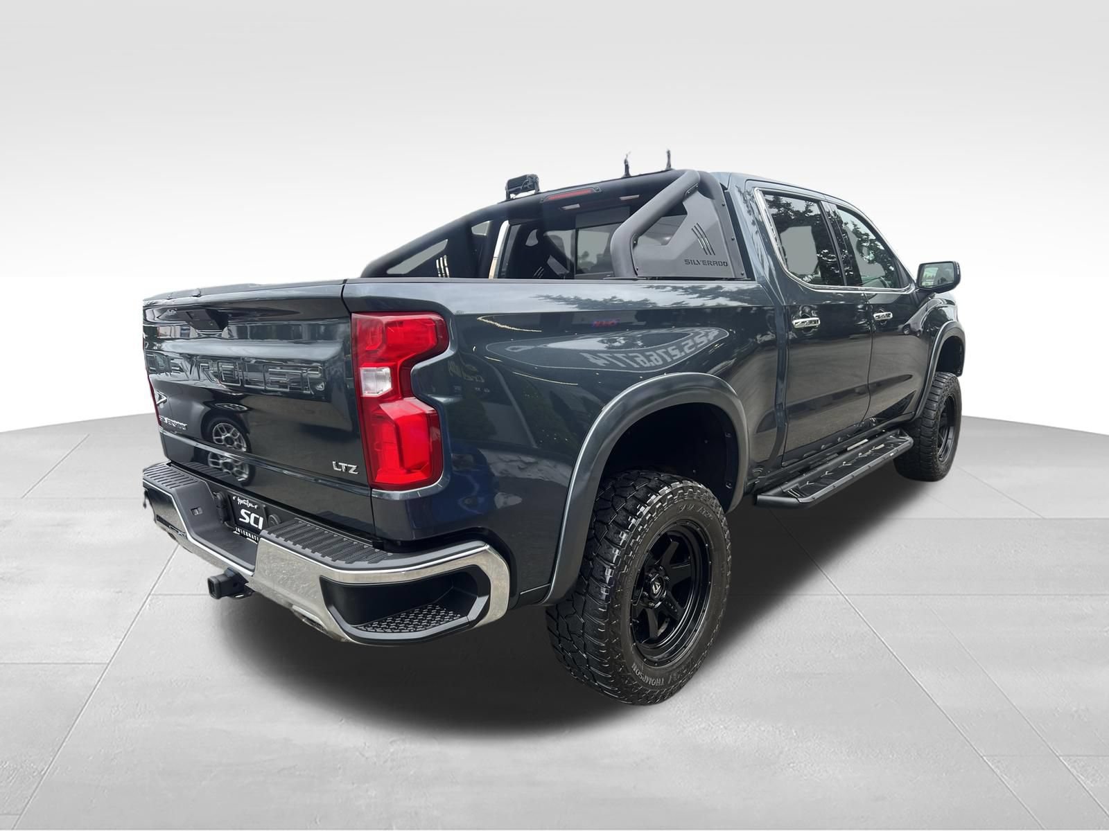 Used 2019 Chevrolet Silverado 1500 LTZ w/ LTZ Convenience Package AWD/4WD image 7