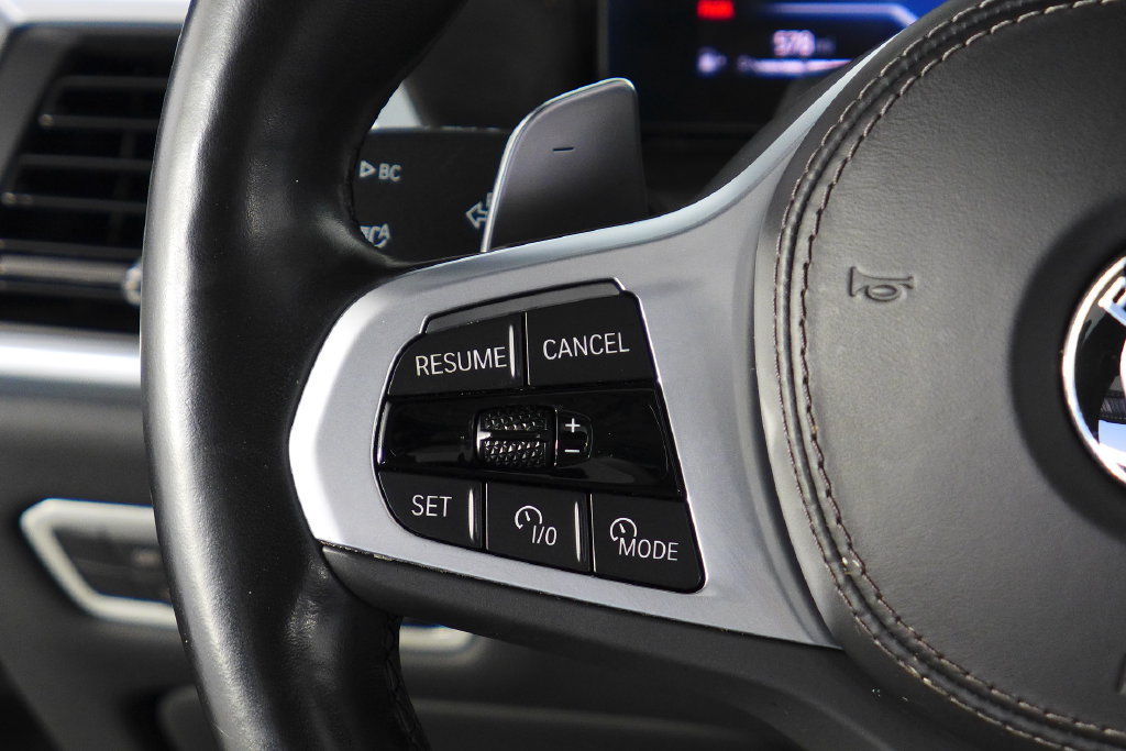 Used 2023 BMW X7 xDrive40i w/ M Sport Package AWD/4WD image 31