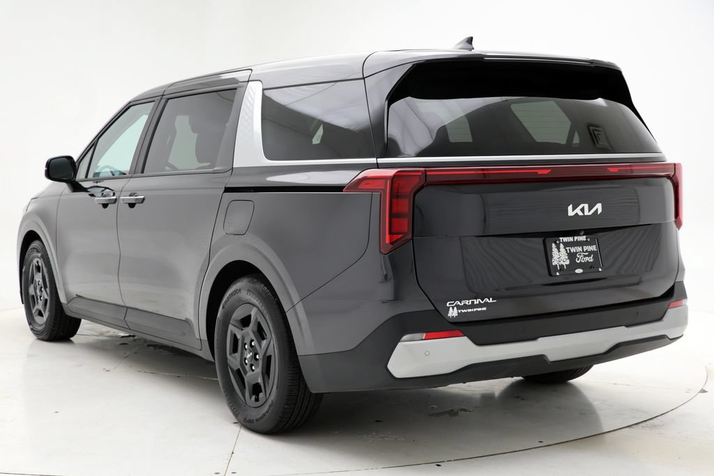 Used 2025 Kia Carnival FWD image 6