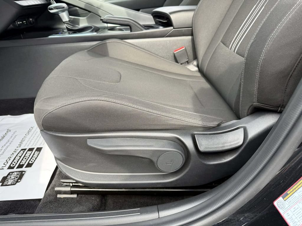 Used 2023 Hyundai Elantra SEL FWD image 18