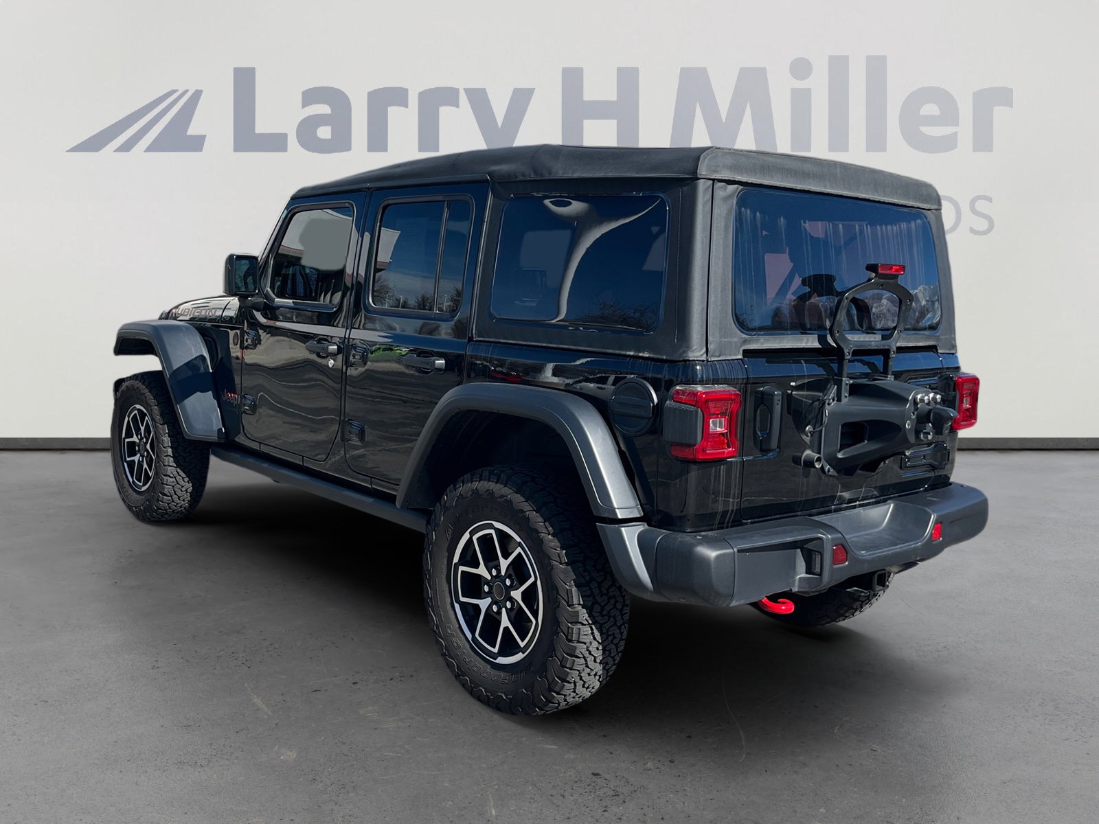 Used 2025 Jeep Wrangler Rubicon w/ Steel Bumper Group image 3