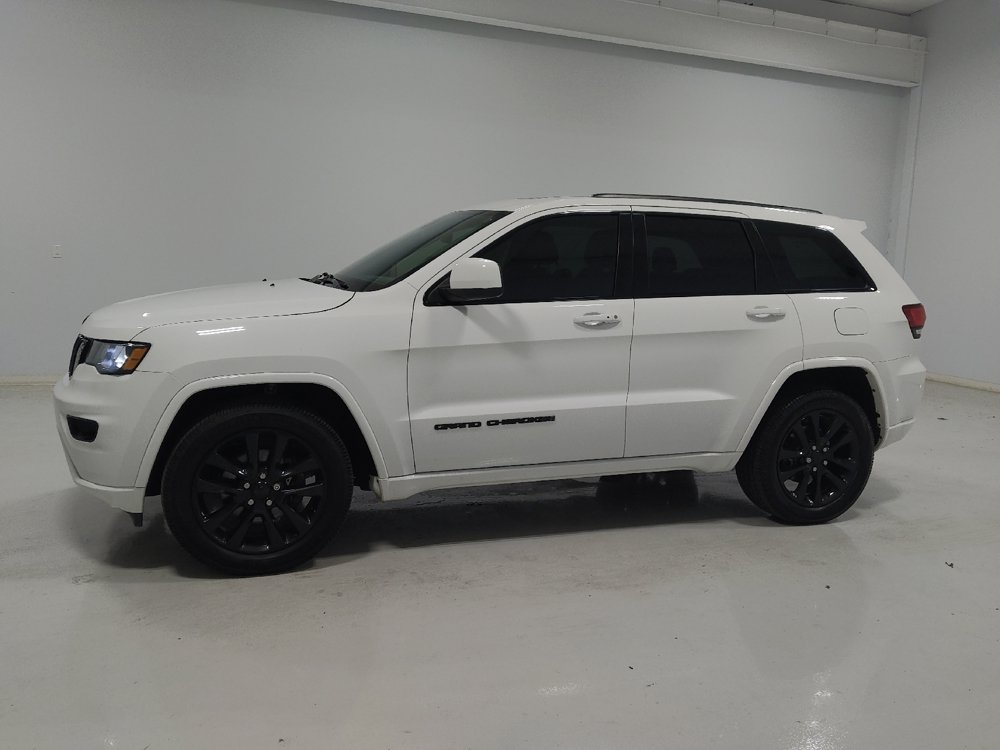 Used 2018 Jeep Grand Cherokee Altitude AWD/4WD image 2