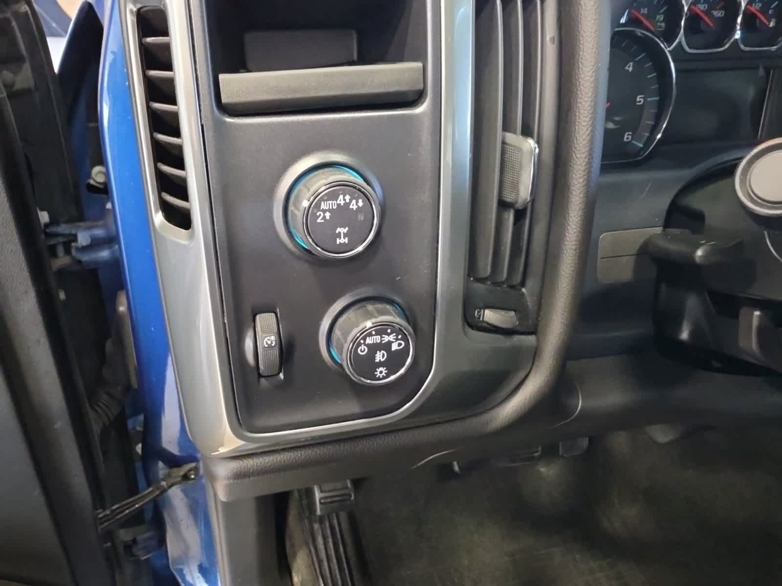 Used 2018 Chevrolet Silverado 1500 LT w/ All Star Edition AWD/4WD image 20