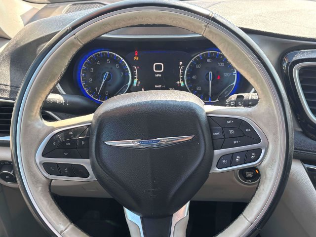 Used 2018 Chrysler Pacifica Limited w/ Advanced Safetytec Group FWD image 30