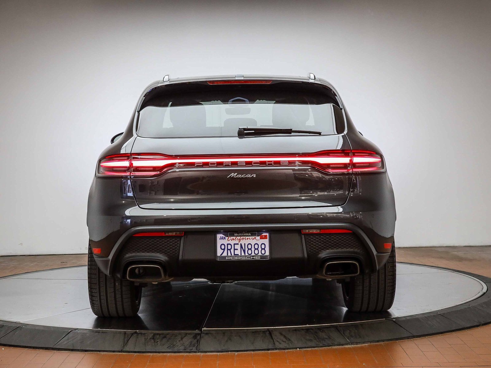 Used 2025 Porsche Macan image 7