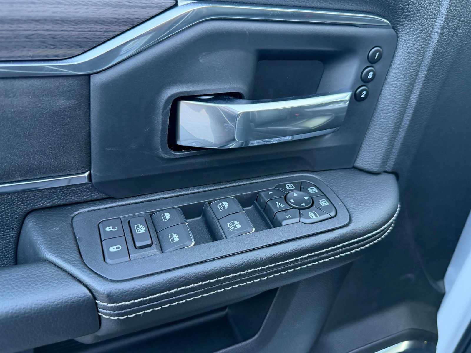 New 2026 RAM 3500 Laramie AWD/4WD image 23