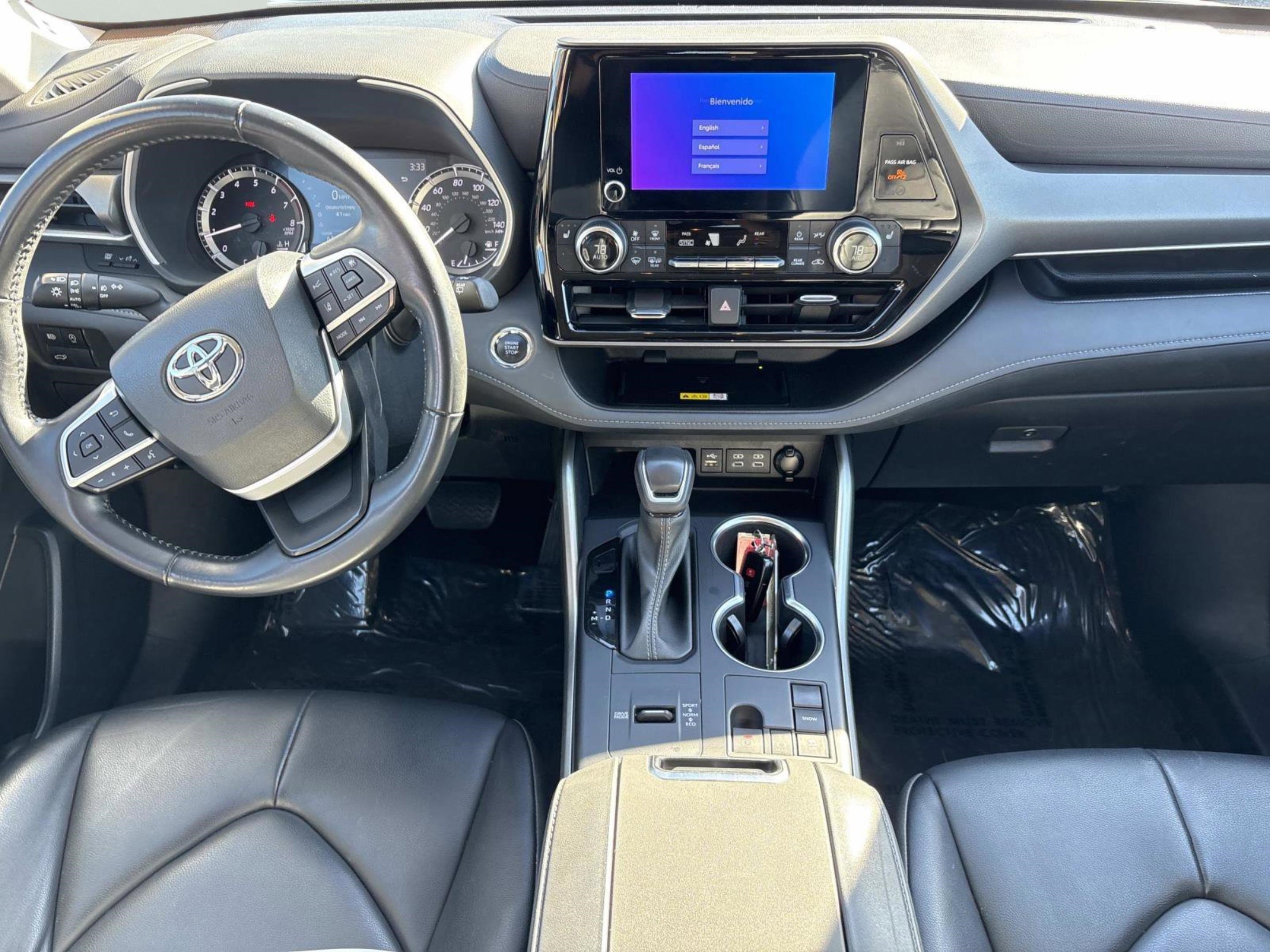 Used 2023 Toyota Highlander XLE image 18