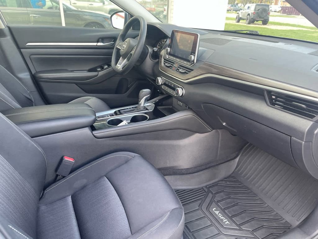 Used 2023 Nissan Altima 2.5 SV AWD/4WD image 10