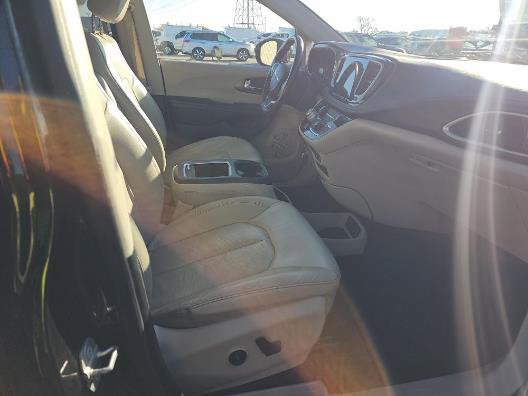 Used 2021 Chrysler Pacifica Touring-L image 9