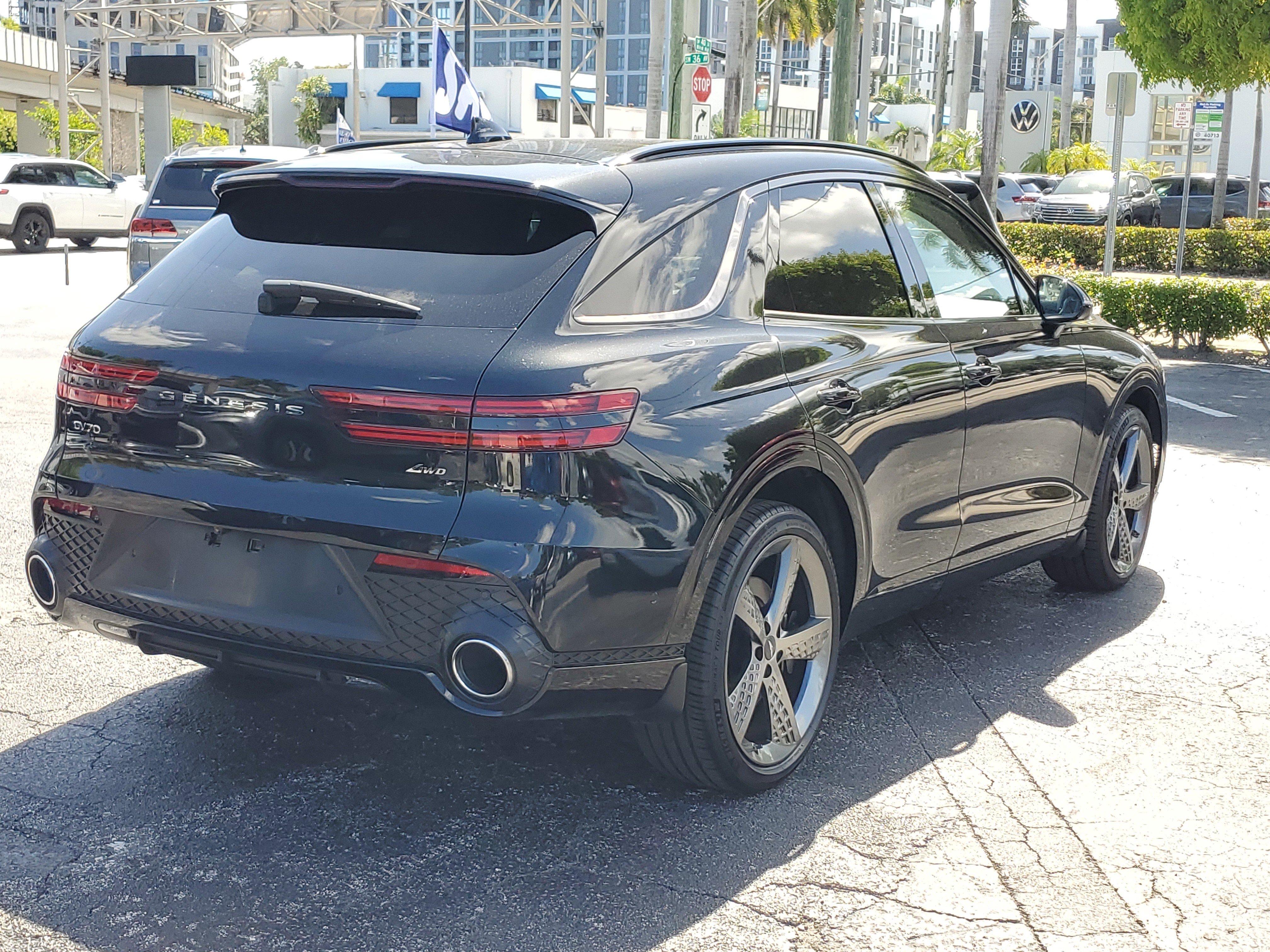 Used 2023 Genesis GV70 2.5T w/ Sport Prestige Package image 5