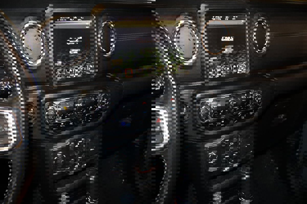 Used 2022 Jeep Wrangler Unlimited Sahara w/ Cold Weather Group image 54